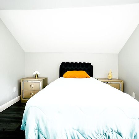 2 Homes, 1 Stay-7Br Niagara Falls Compound Экстерьер фото