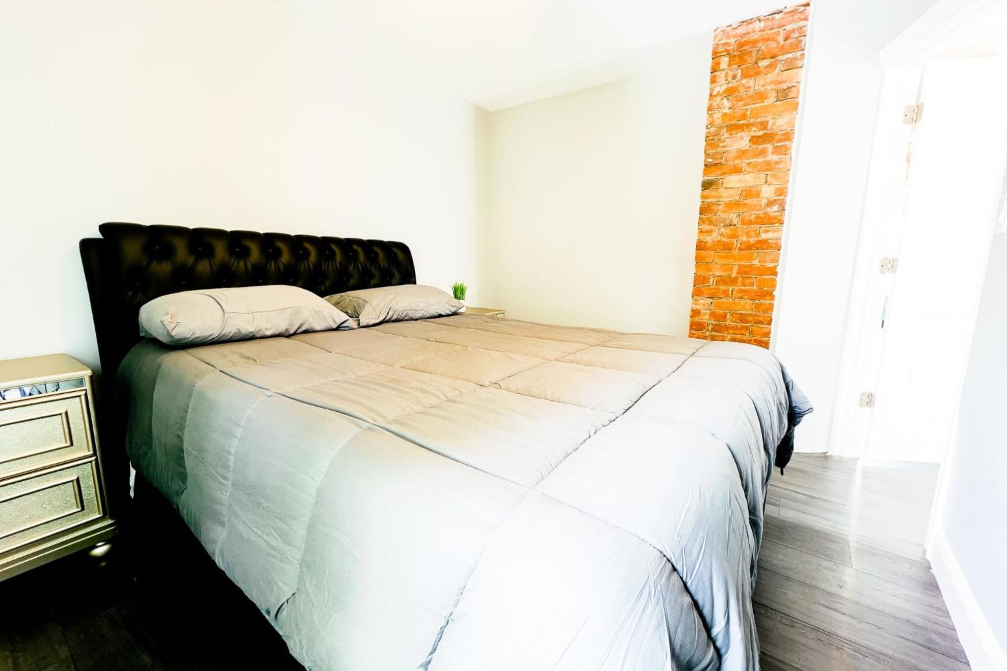 2 Homes, 1 Stay-7Br Niagara Falls Compound Экстерьер фото